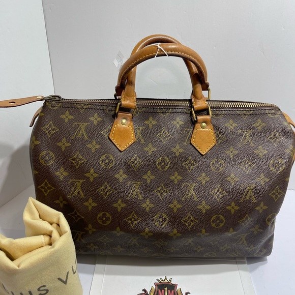 Louis Vuitton Speedy 35 in Monogram comes with lock , key and dust bag,preloved. - Picture 15 of 15